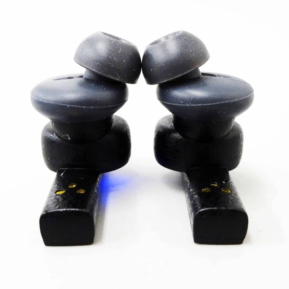 Final ZE8000 Headphones & Earbuds Black New