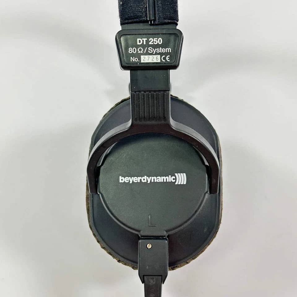 Beyerdynamic DT 250 Headphones & Earbuds Black New
