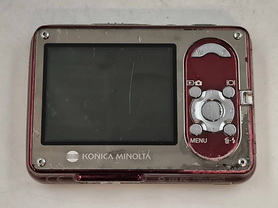 Minolta DiMAGE X Digital Cameras