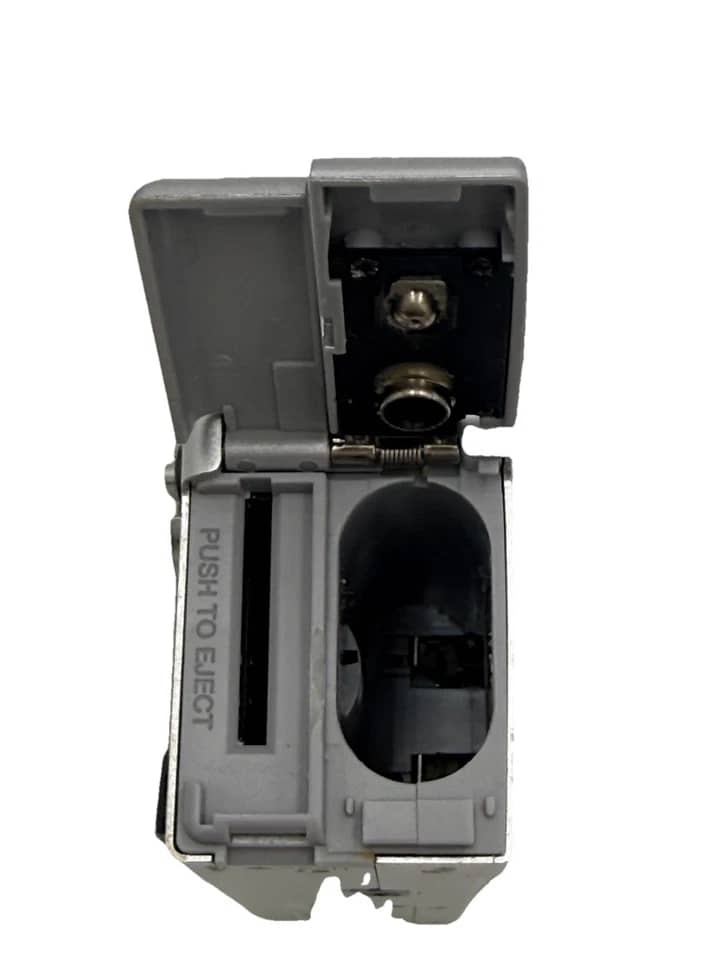 Minolta DiMAGE F100 Digital Cameras