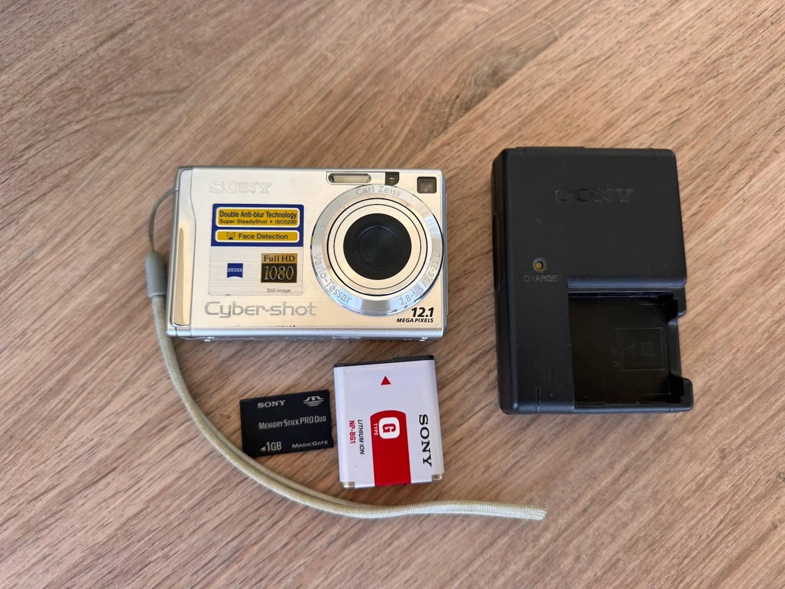 Sony Cyber-shot DSC-W200 Digital Cameras Silver New Body Only