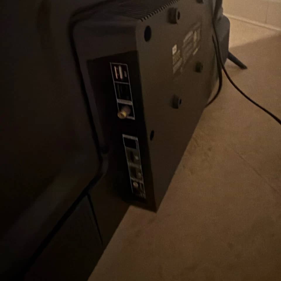 TCL 43LJ5500-UA TVs