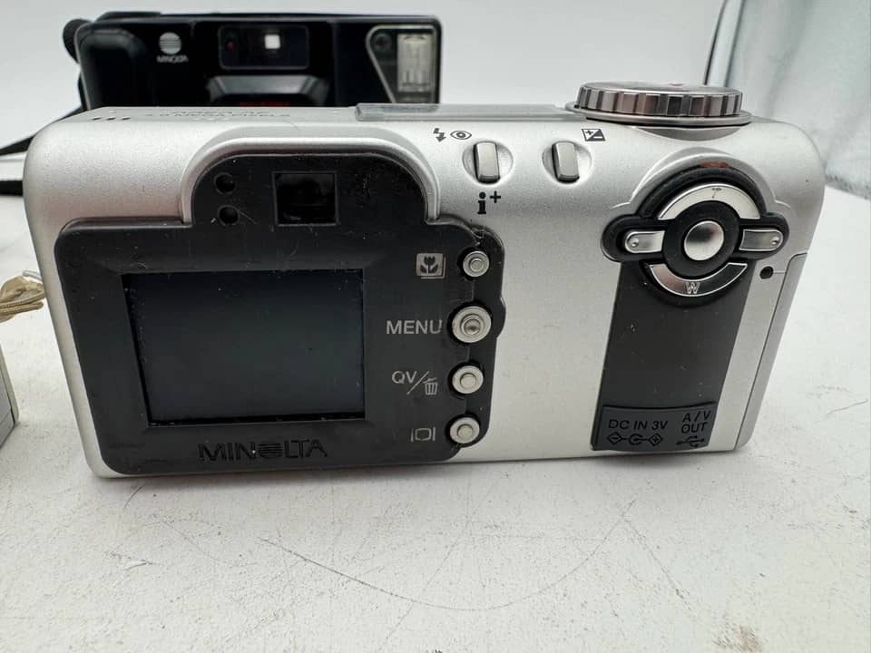 Nikon COOLPIX S220 Digital Cameras Purple New Body Only