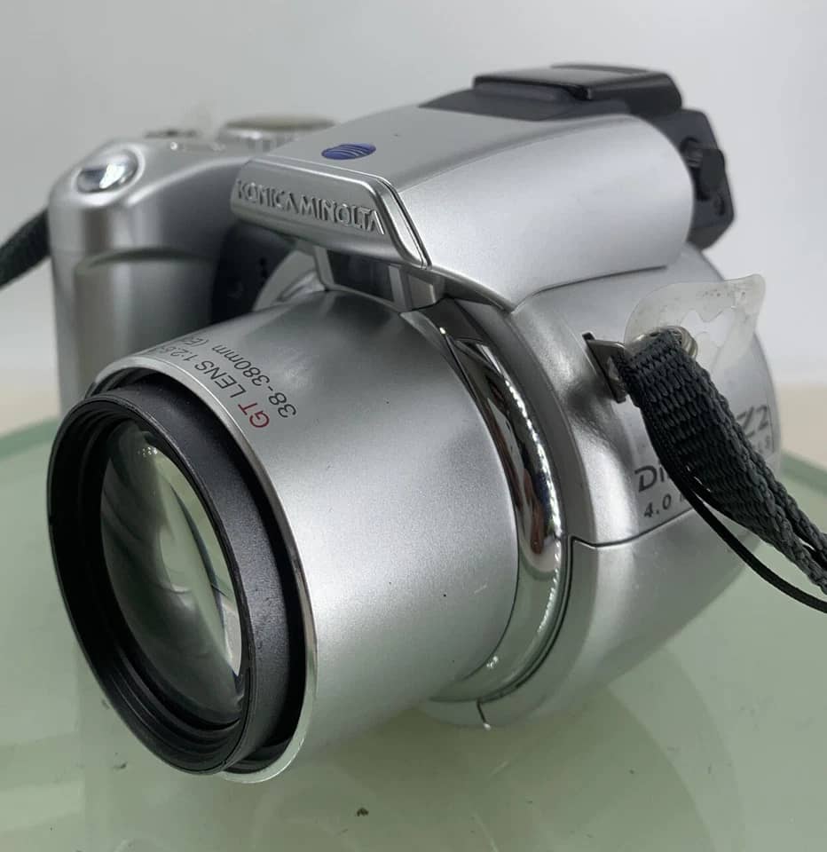 Minolta DiMAGE Z2 Digital Cameras Silver Used - Good