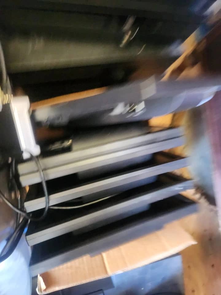 Acer V196L Monitors
