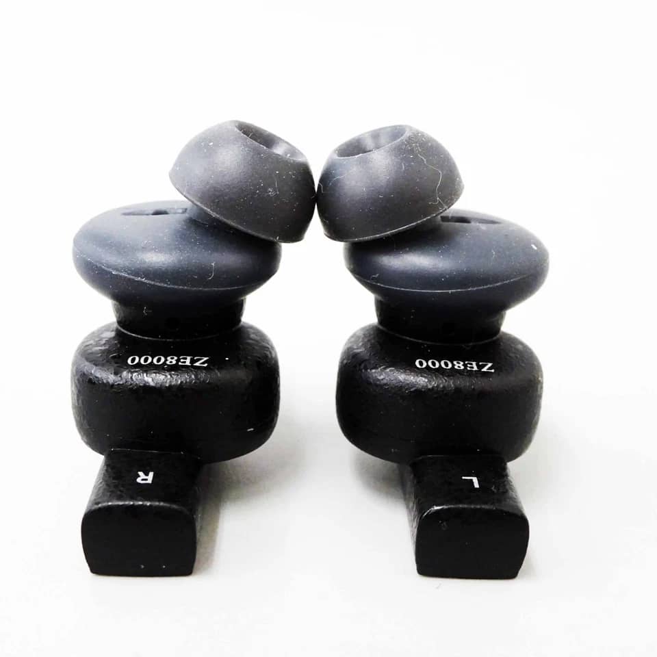 Final ZE8000 Headphones & Earbuds Black New