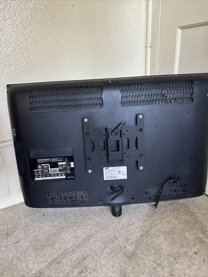 Samsung LN32B360C5D TVs