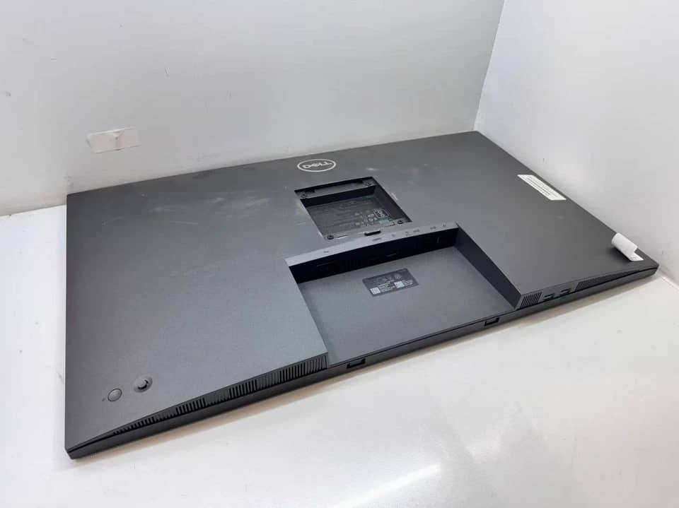 Dell P3223QE Monitors