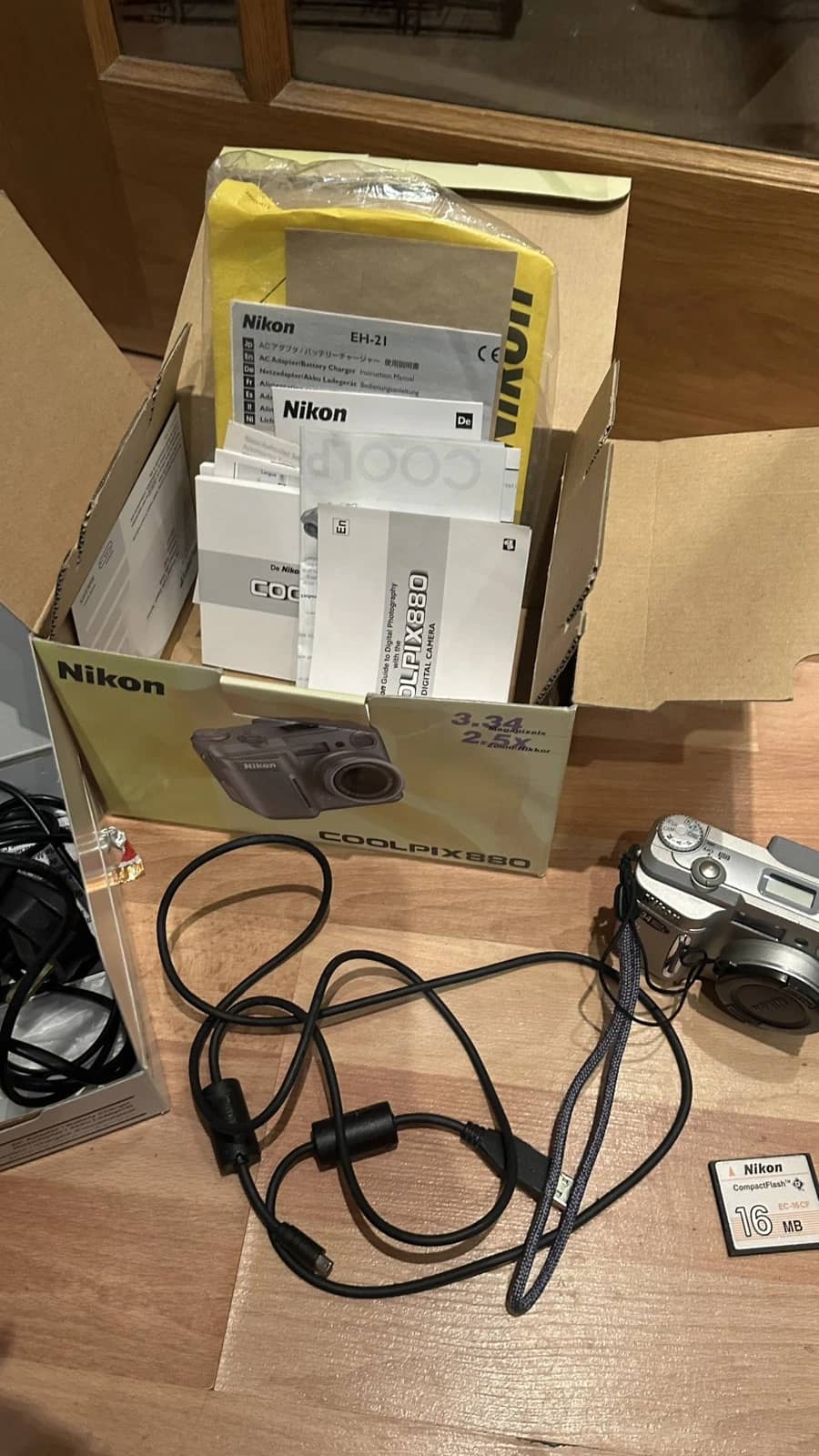 Nikon COOLPIX 880 Digital Cameras Silver Used - Good Body Only