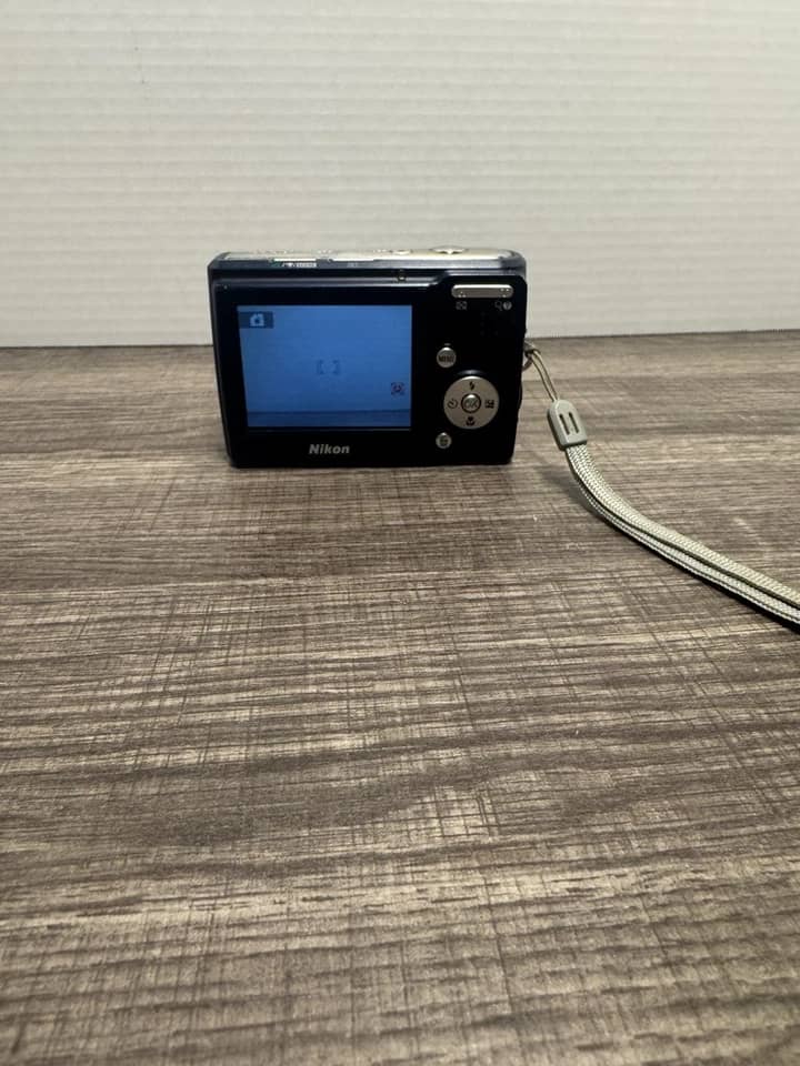 Nikon COOLPIX L14 Digital Cameras Blue New Body Only