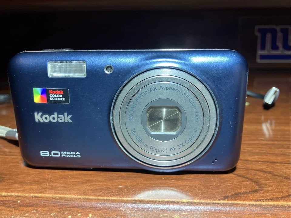 Kodak EasyShare V803 Digital Cameras Blue Used - Very Good Body Only