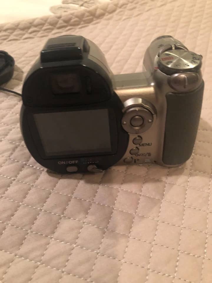 Minolta DiMAGE Z6 Digital Cameras