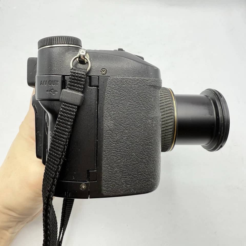 Minolta DiMAGE A2 Digital Cameras Black Used - Good