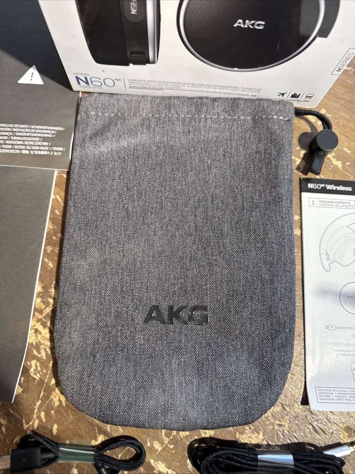 AKG AKGN60NCBTBLK Headphones & Earbuds Black Used - Good