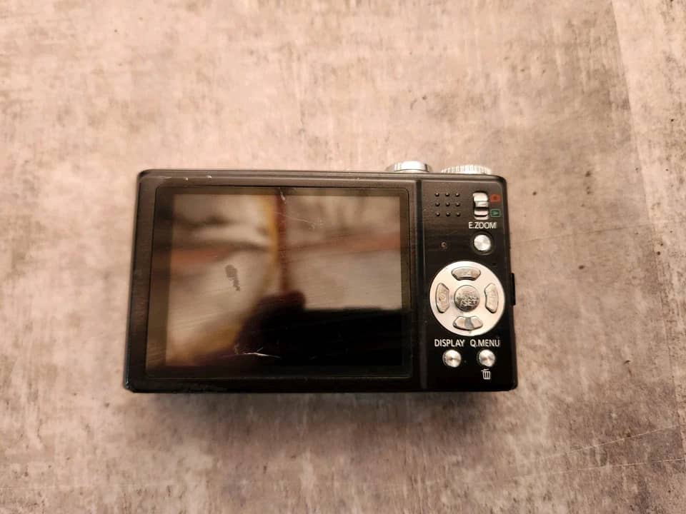 Panasonic DiMAGE Z1 Digital Cameras