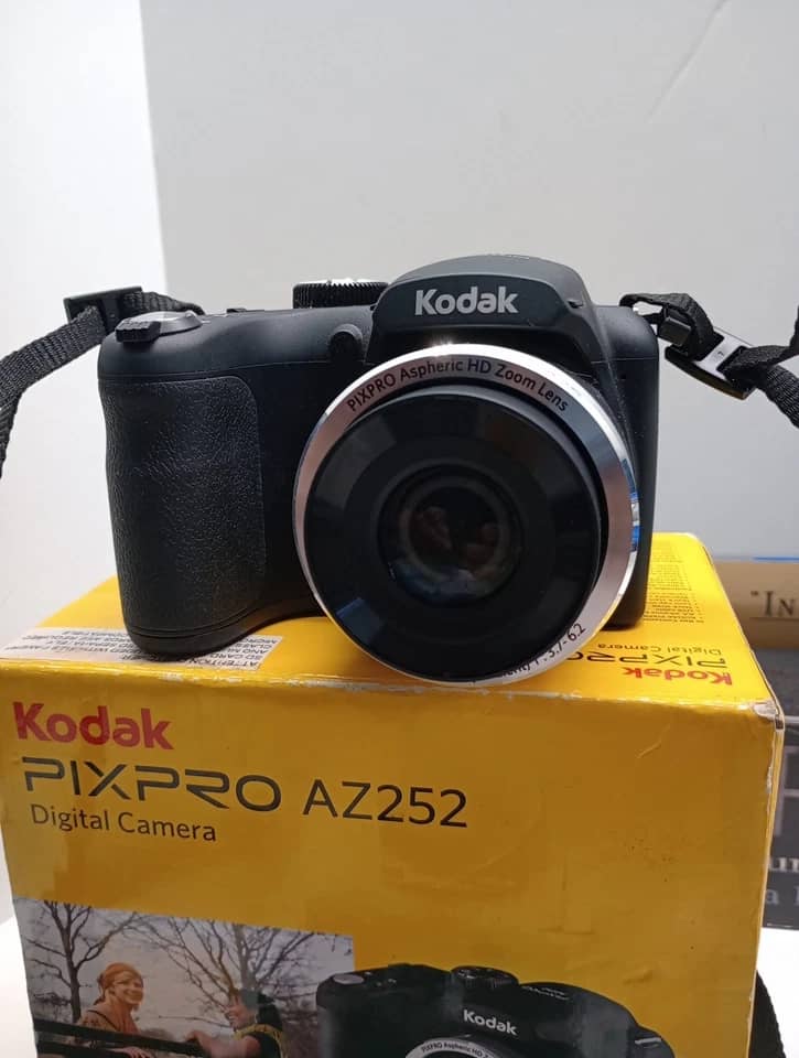 Kodak AZ252 Digital Cameras Black Refurbished - Excellent