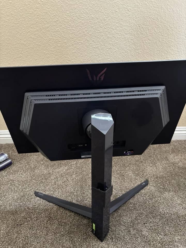 LG 27i Monitors