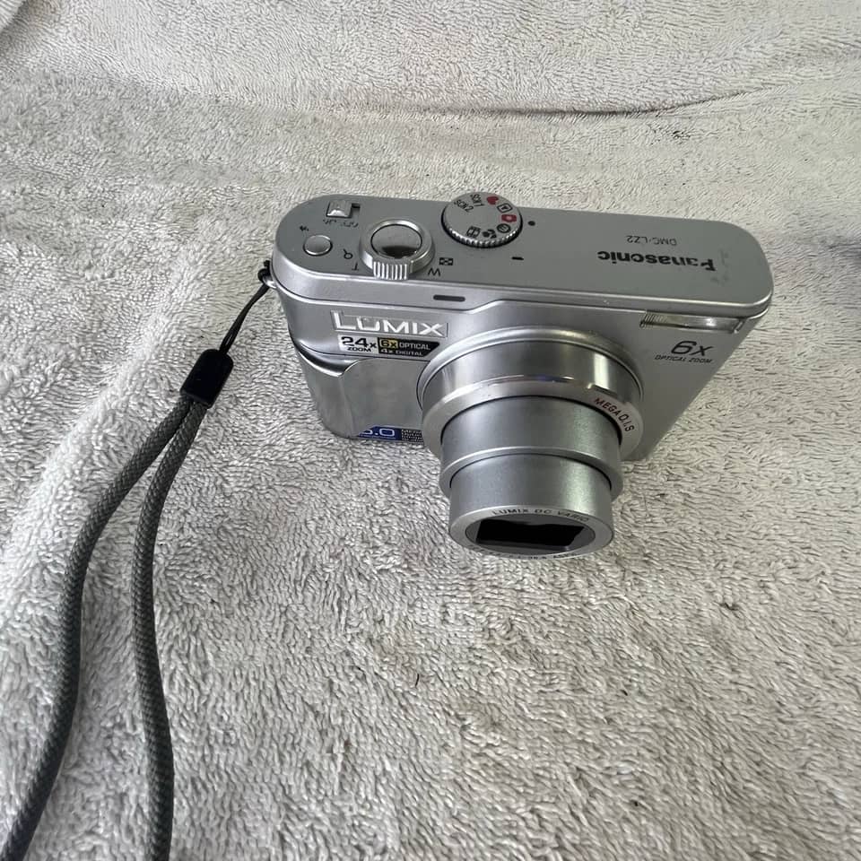 Panasonic DiMAGE Z2 Digital Cameras