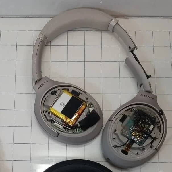Sony WH-1000XM3 Headphones & Earbuds 