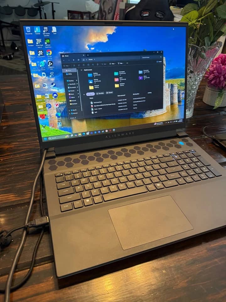 Dell Alienware m18 R2 Computers