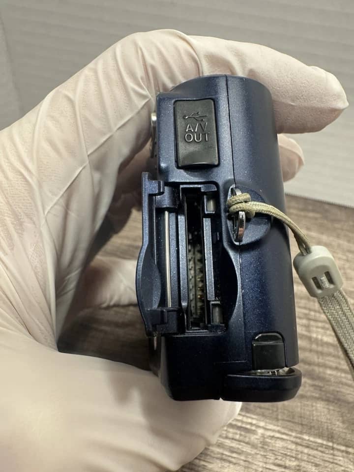 Nikon COOLPIX L14 Digital Cameras Blue New Body Only