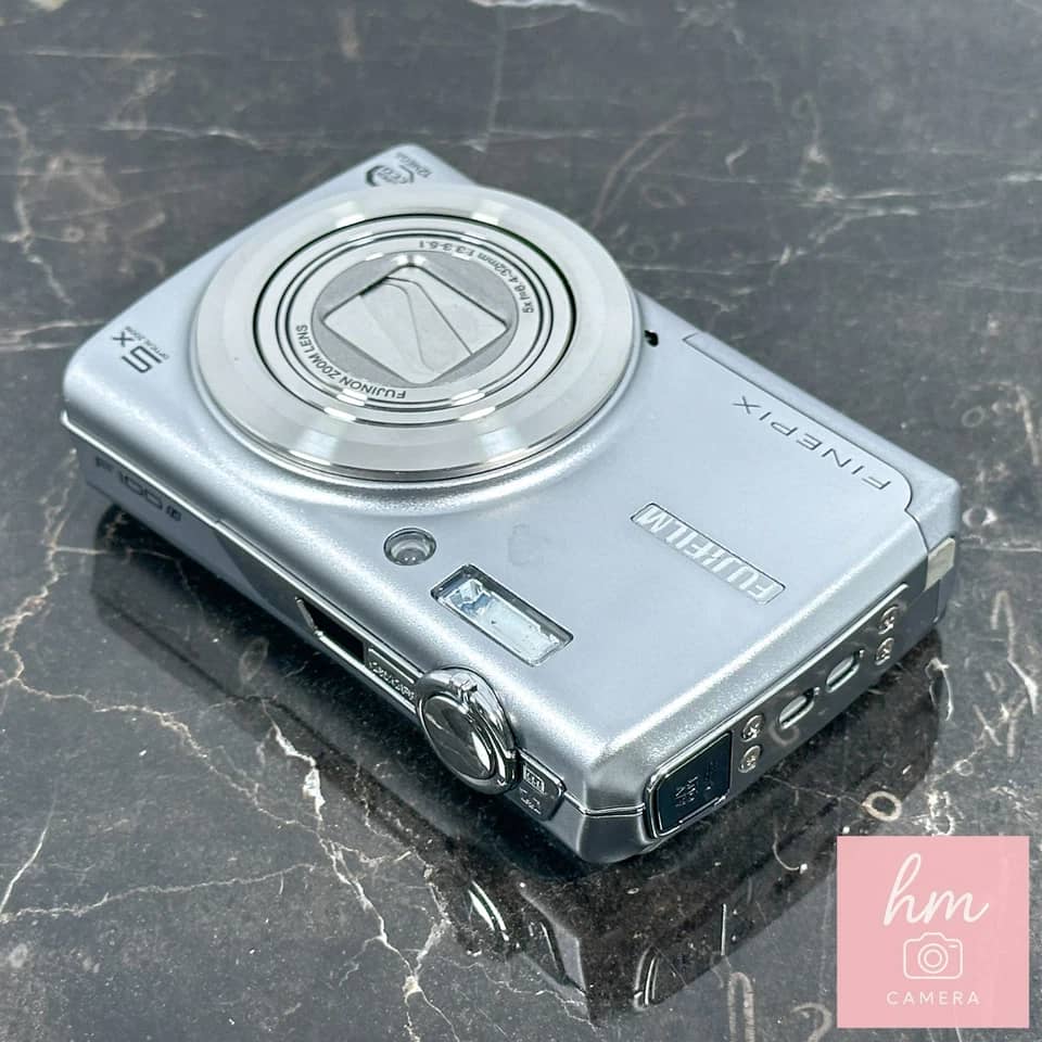 Fujifilm DiMAGE F100 Digital Cameras
