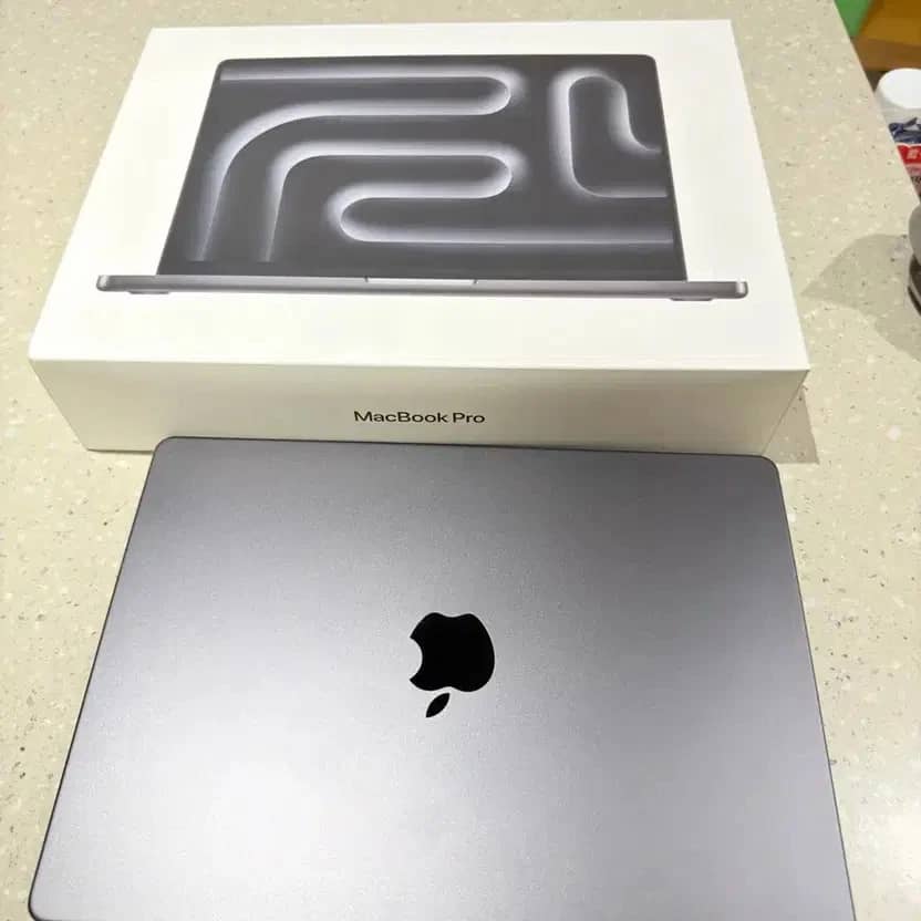Apple MacBook Pro 14-inch M4 Pro Computers 2TB 48GB New
