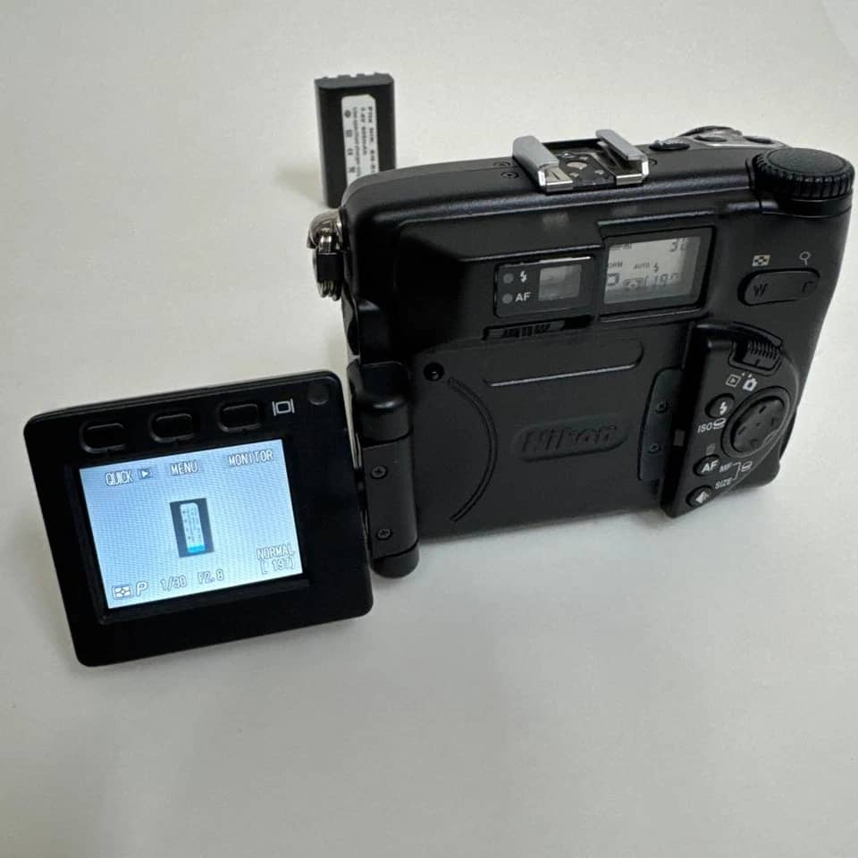 Nikon COOLPIX 5000 Digital Cameras Black New Body Only