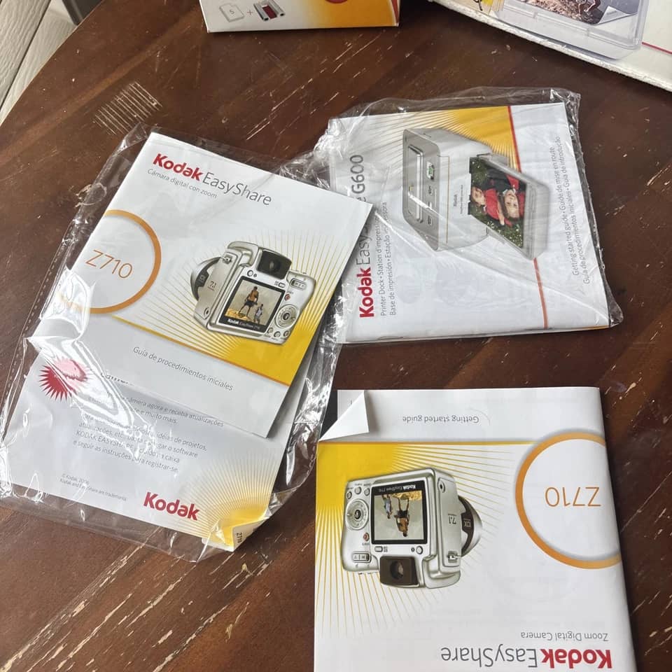 Kodak EasyShare Z712 Digital Cameras Black Used - Good Body Only