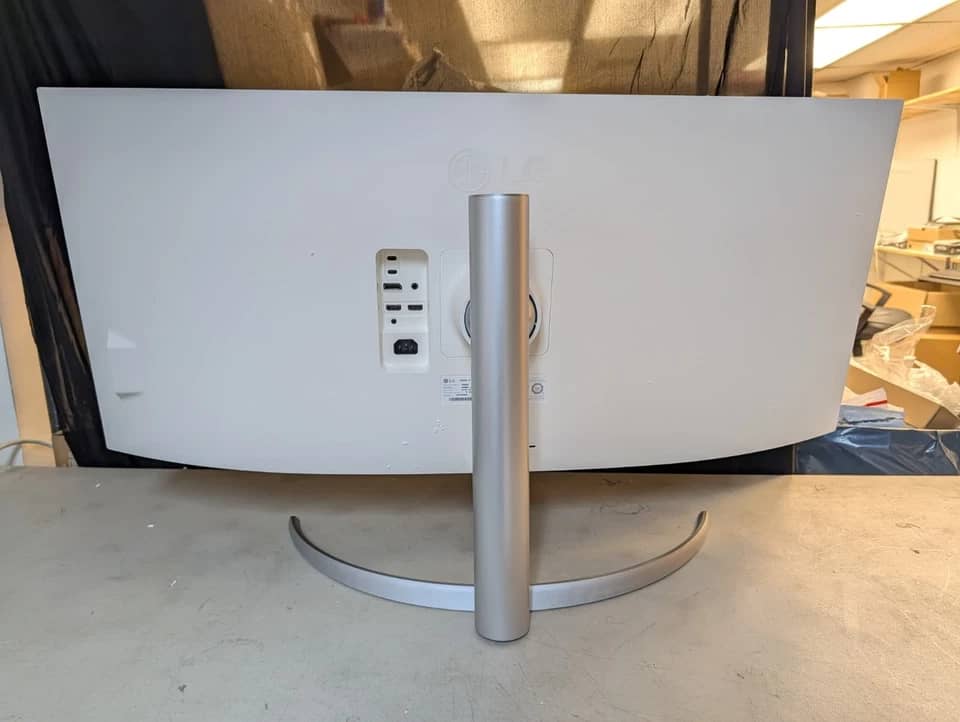 LG 40WP95C Monitors