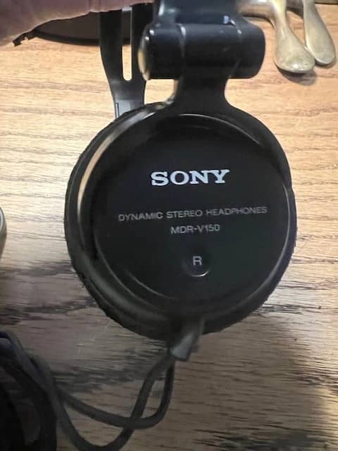 Sony MDR-V150 Headphones & Earbuds Black New