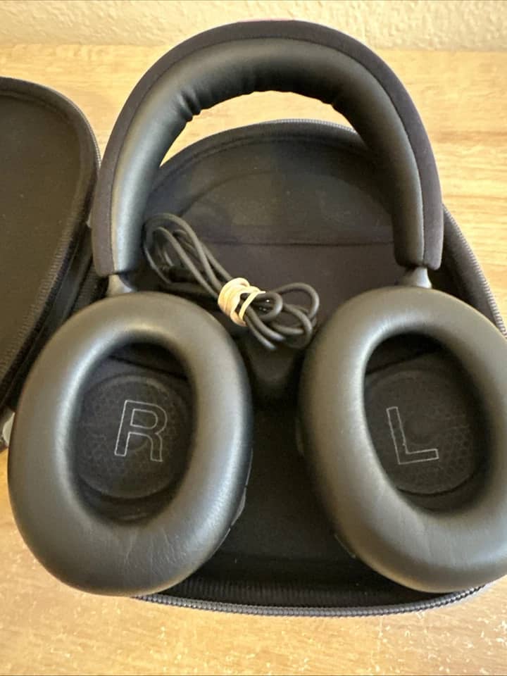 Bowers & Wilkins PX7 Headphones & Earbuds 