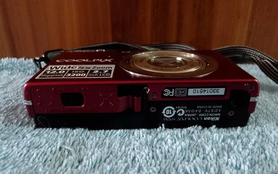 Nikon COOLPIX S570 Digital Cameras Black New Body Only