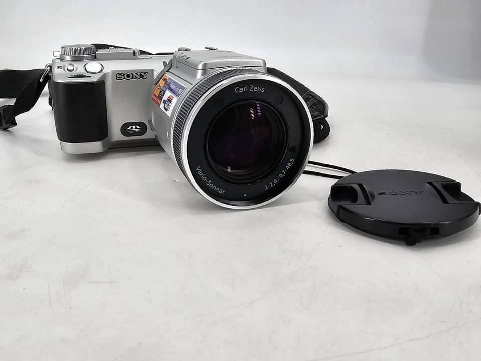 Sony DSC-F717 Digital Cameras Silver New Body Only