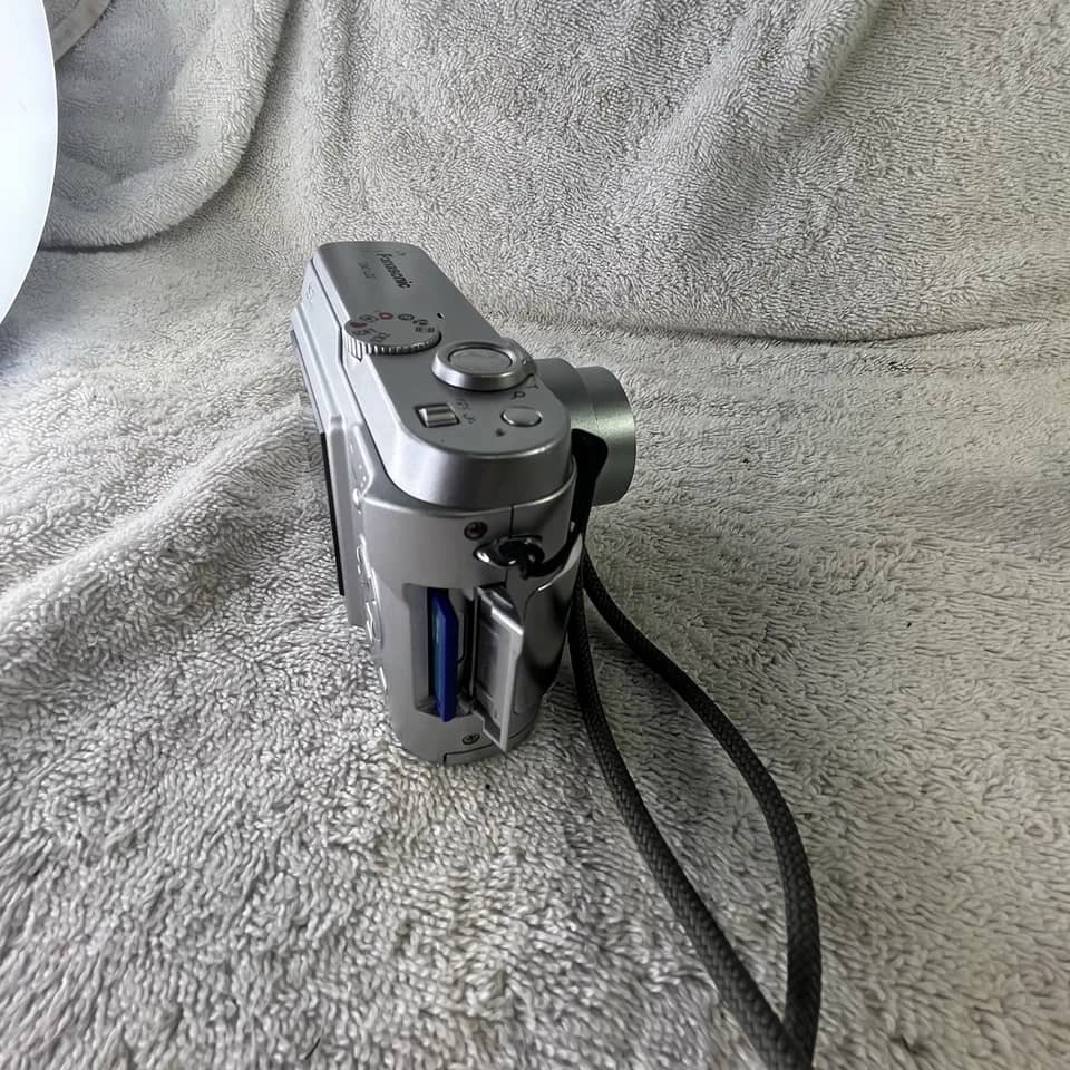 Panasonic DiMAGE Z2 Digital Cameras