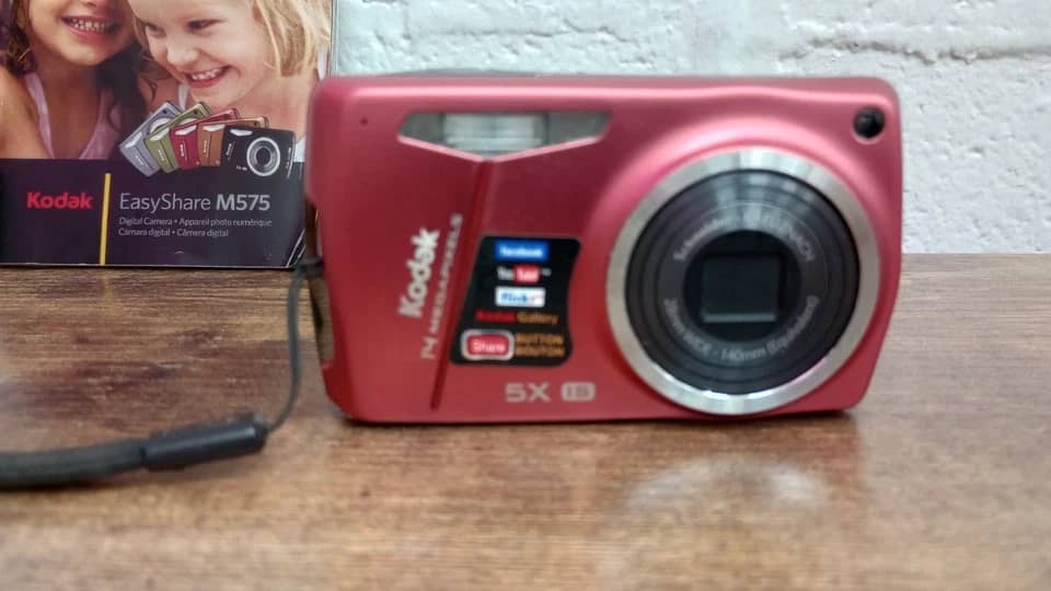 Kodak EasyShare M575 Digital Cameras pink Used - Good Body Only