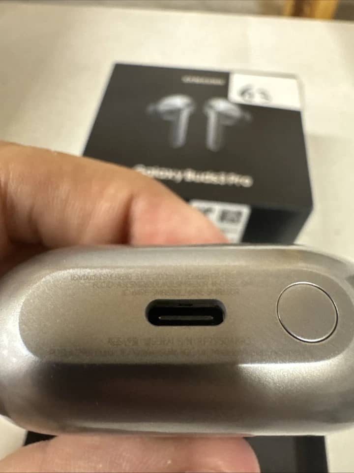 Samsung SM-R630 Headphones & Earbuds White New