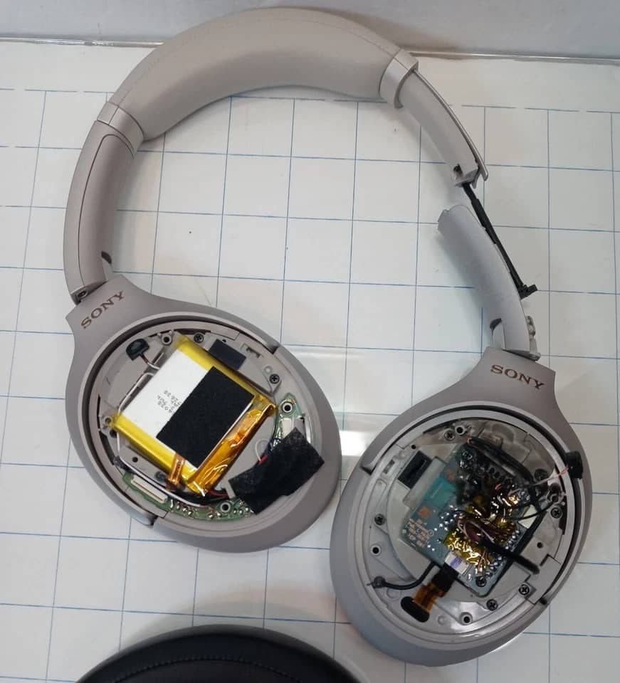 Sony WH-1000XM3 Headphones & Earbuds 