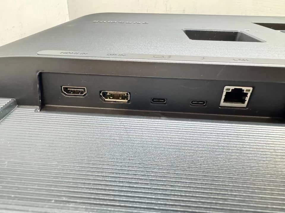 Samsung F32TU874VN Monitors