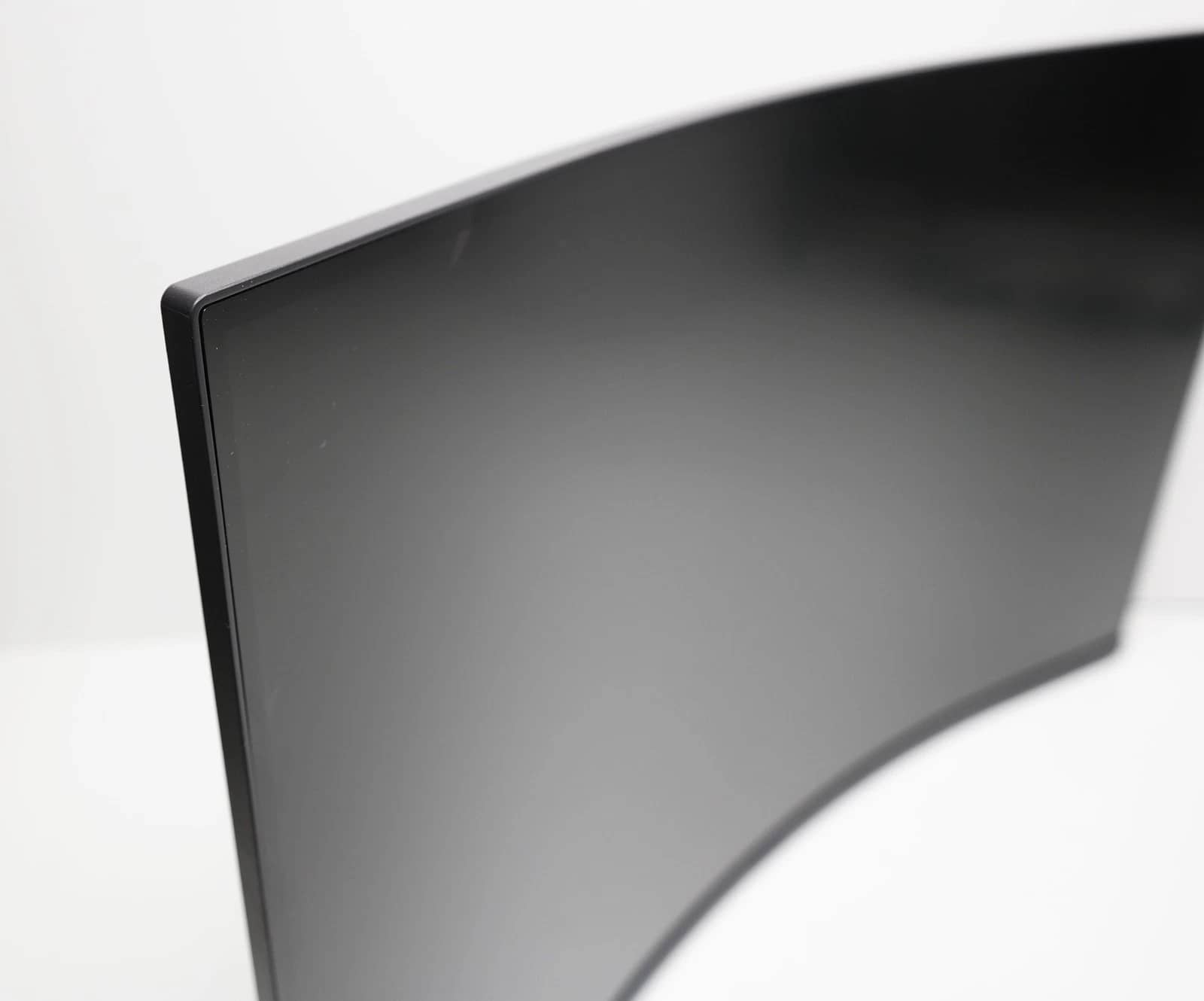 LG 32GS60QC-B Monitors For parts or not working