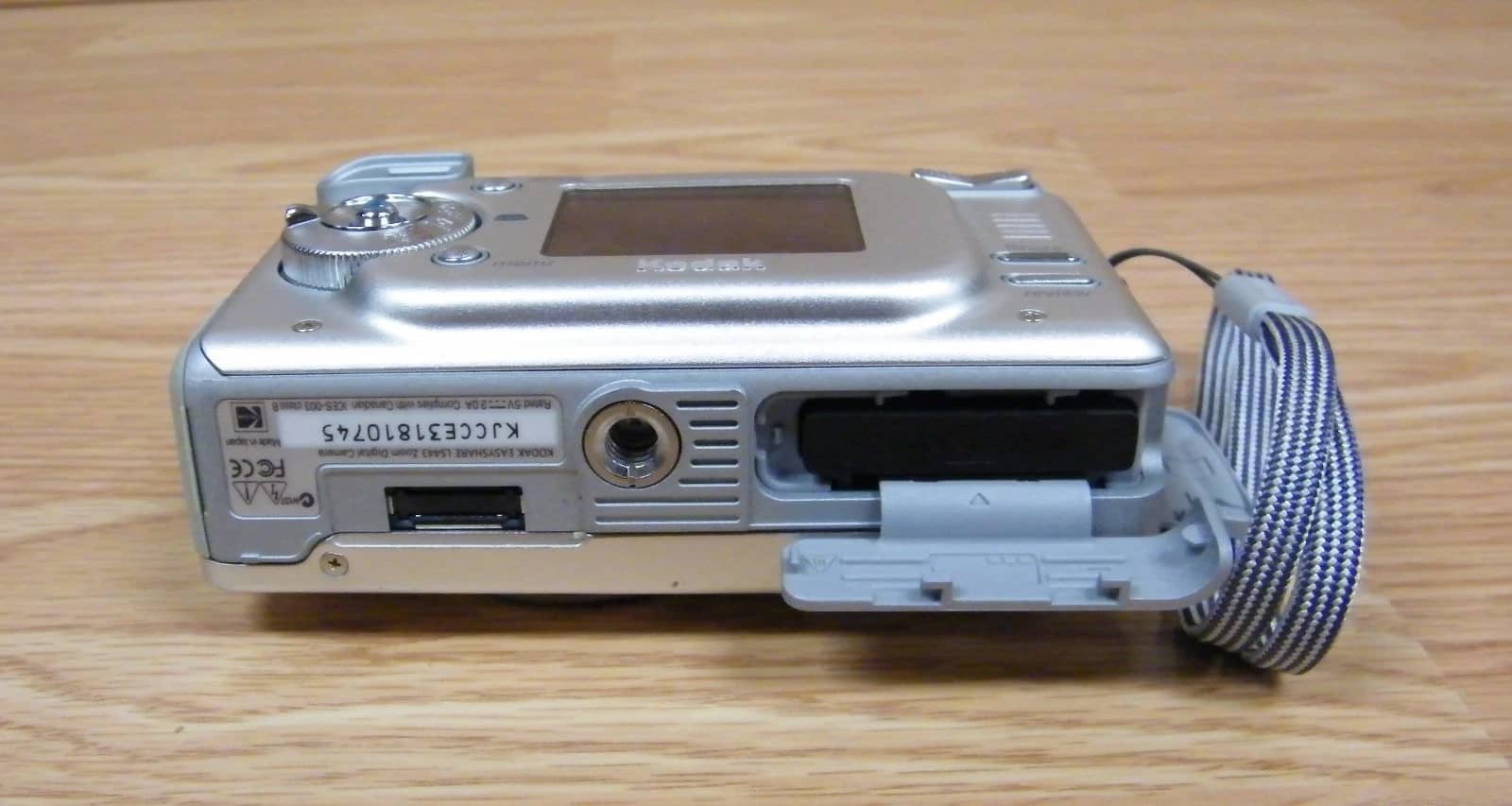 Kodak LS443 Digital Cameras Silver For parts or not working Body Only