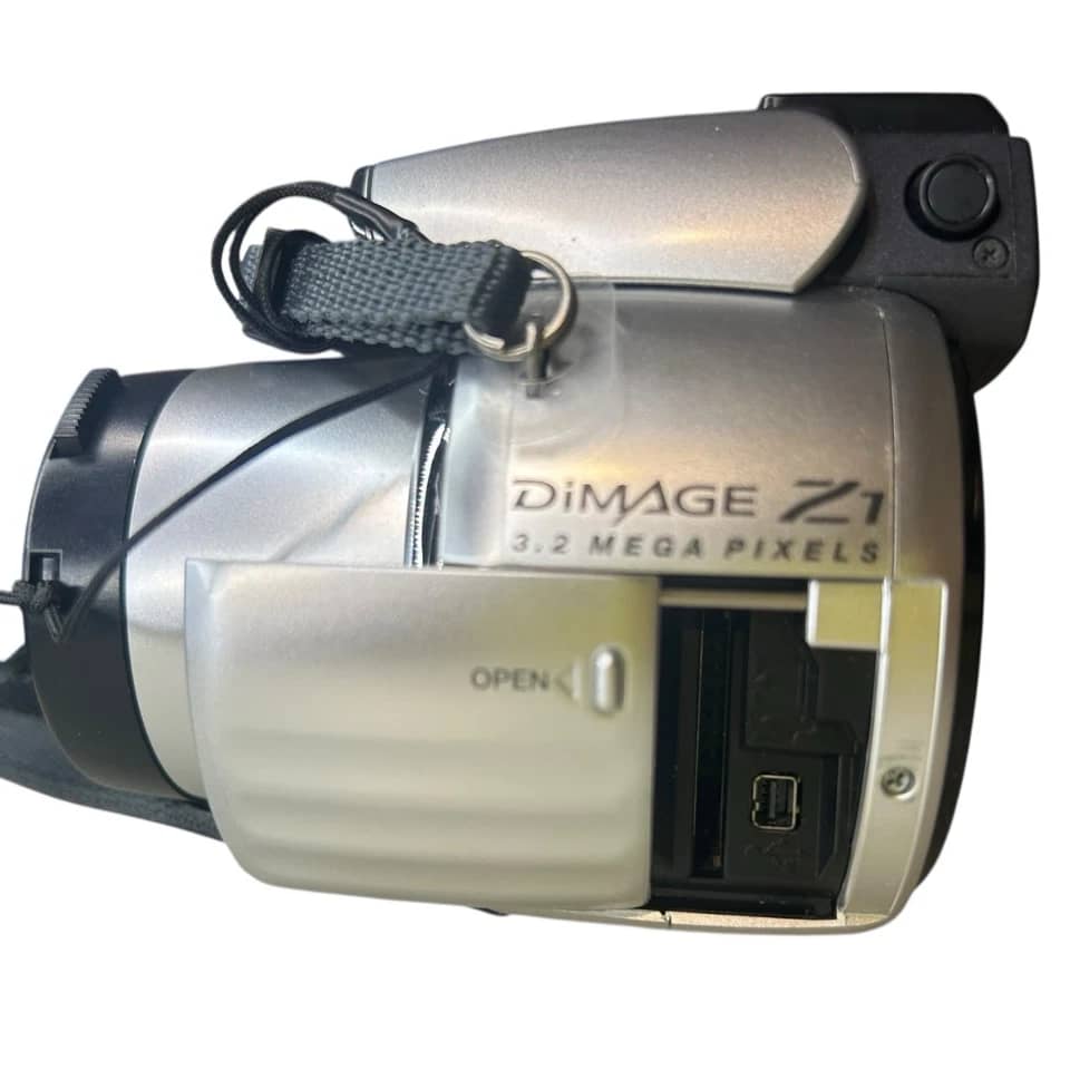 Minolta DiMAGE Z1 Digital Cameras