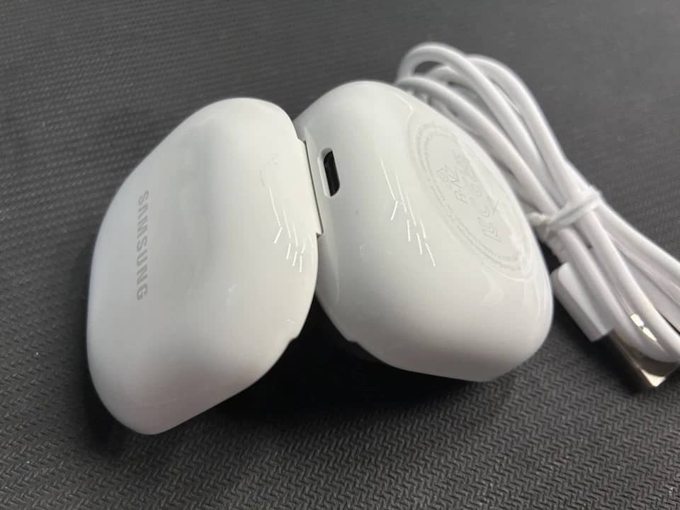 Samsung Galaxy Buds FE Headphones & Earbuds 