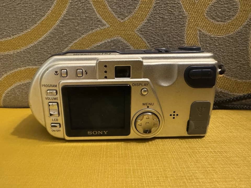 Sony DSC-P1 Cyber-shot Digital Cameras Silver New Body Only