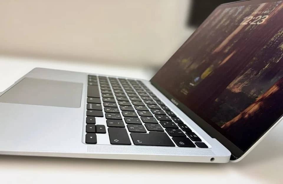 Apple MacBook Air (2020) Computers
