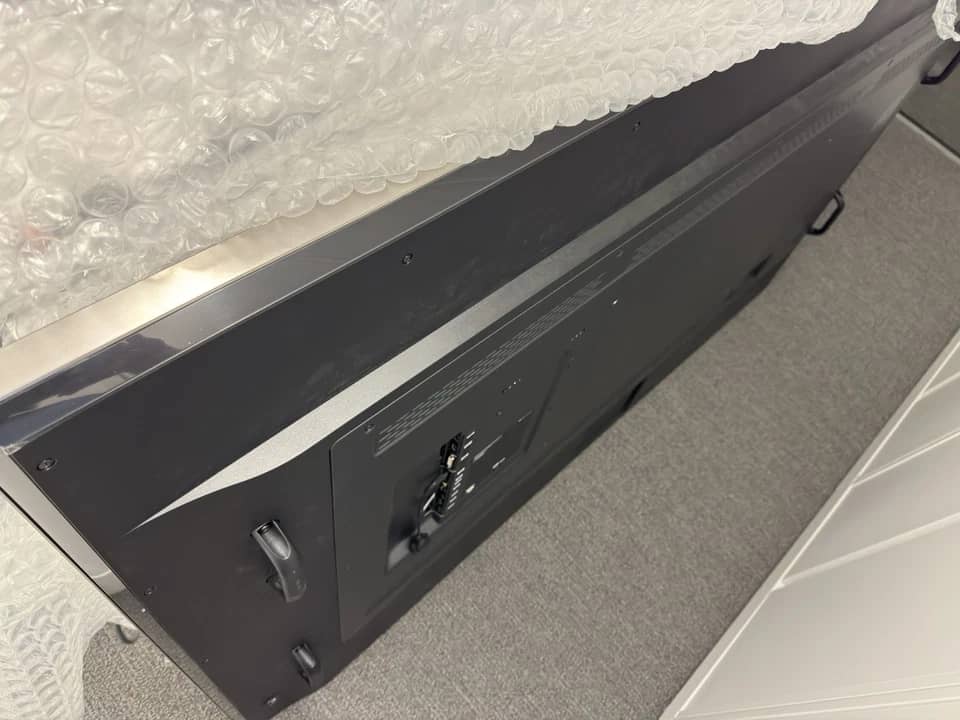 Samsung QM85N Monitors