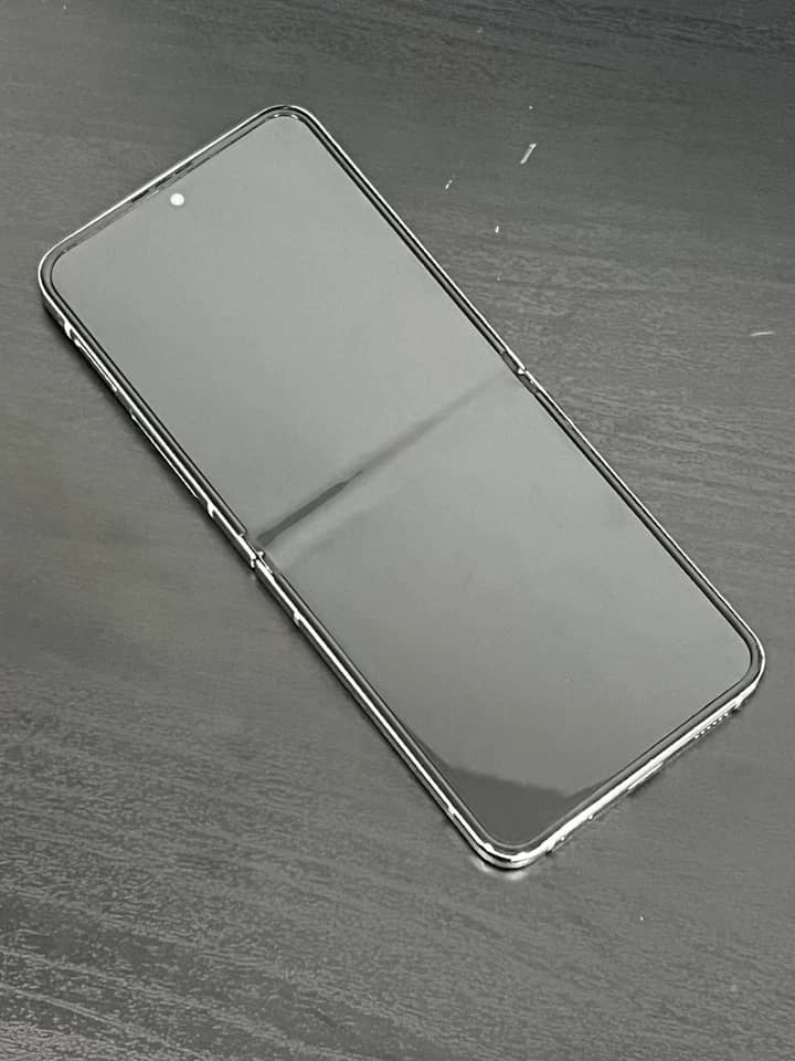 Samsung Galaxy Z Flip5 Cell Phones