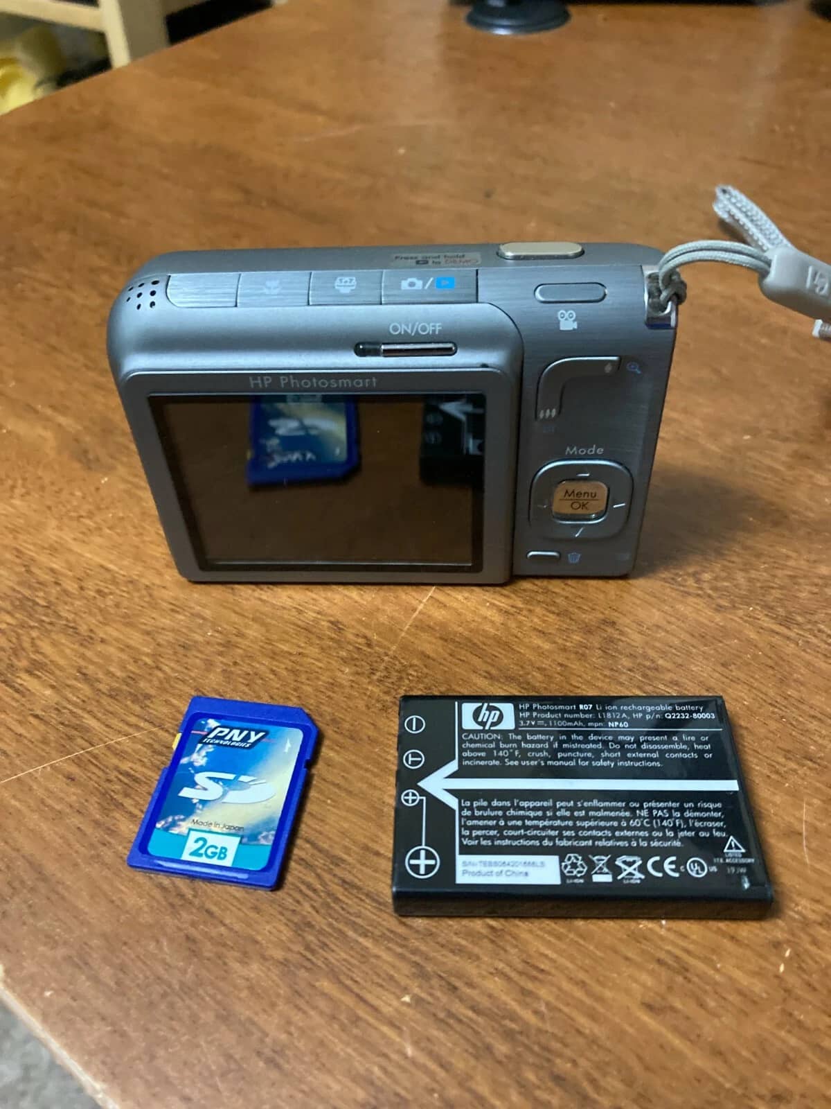HP r827 Digital Cameras Silver New Body Only