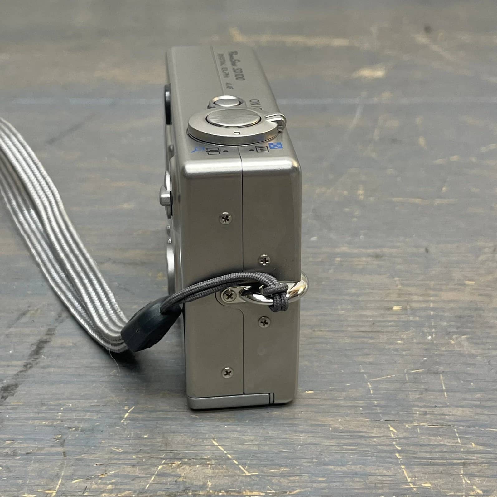Canon PowerShot SD100 Digital Cameras Silver For parts or not working Body Only