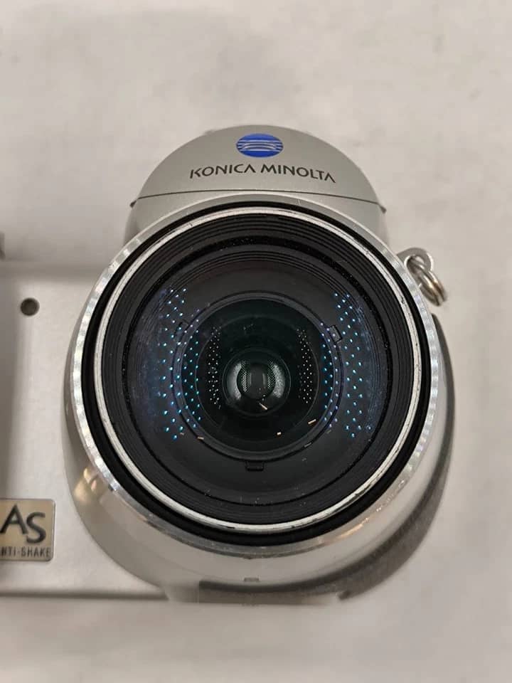 Minolta DiMAGE Z5 Digital Cameras